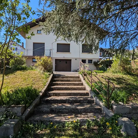 Maison A Avec Vue Sur Montagnes, Garage Et Jardin - Fr-1-589-776