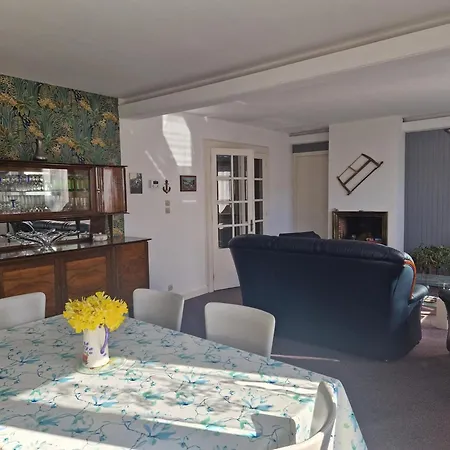 Maison A Avec Vue Sur Montagnes, Garage Et Jardin - Fr-1-589-776 *