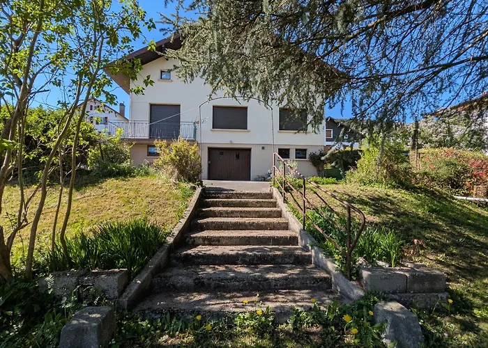 Maison à Avec Vue Sur Montagnes, Garage Et Jardin - Fr-1-589-776